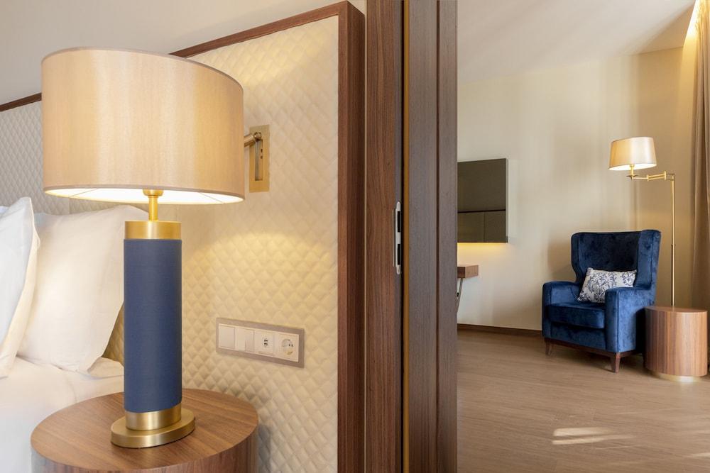 וילה נובה דה גאיה Curio Collection By Hilton Boeira Garden Hotel Porto Portug מראה חיצוני תמונה