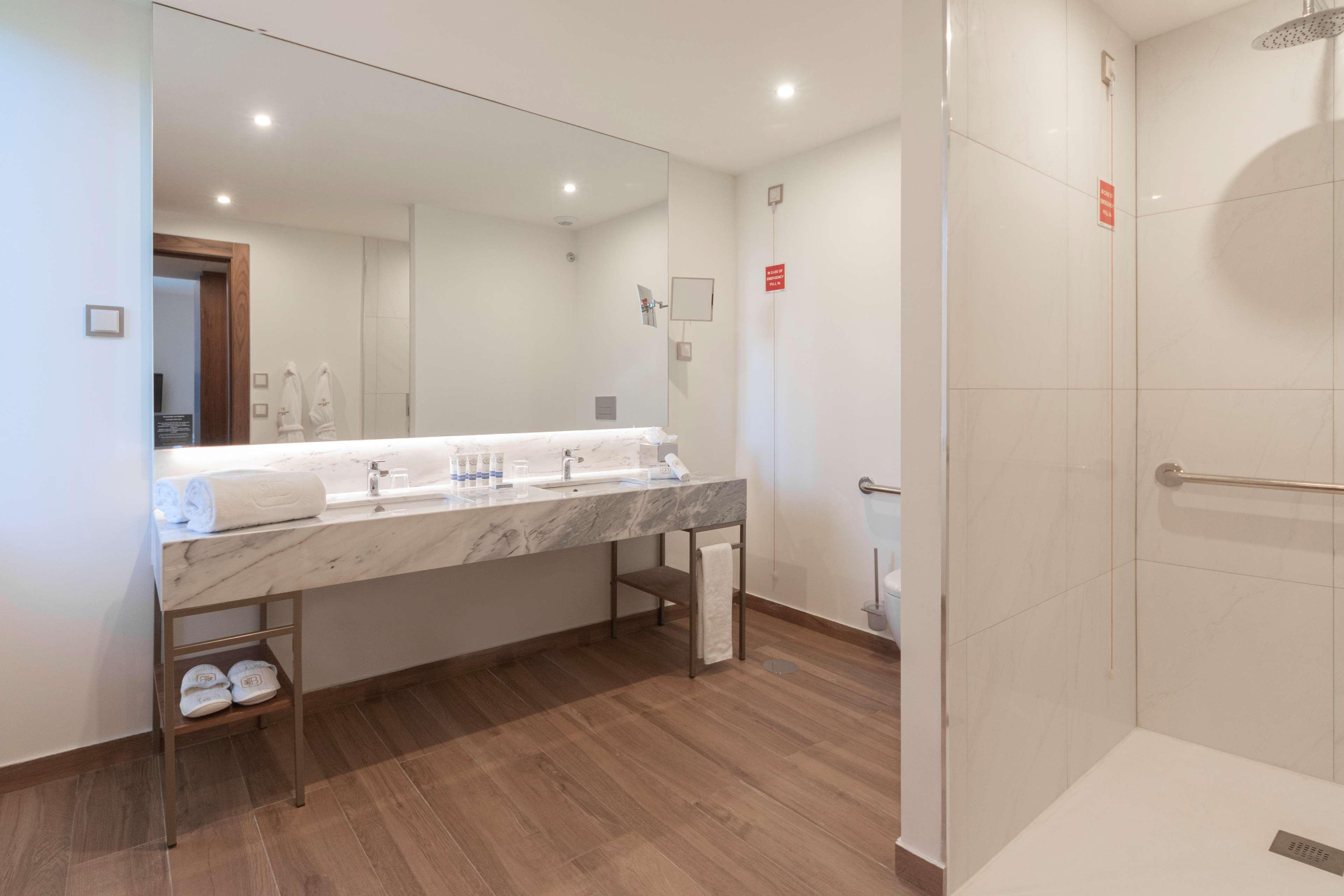 וילה נובה דה גאיה Curio Collection By Hilton Boeira Garden Hotel Porto Portug מראה חיצוני תמונה